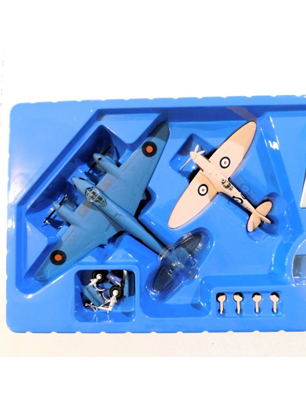 Corgi 1:72 Scale DH Mosquito PR MkIV & Spitfire PRVII Set World War II AA99110 - Picture 3 of 16